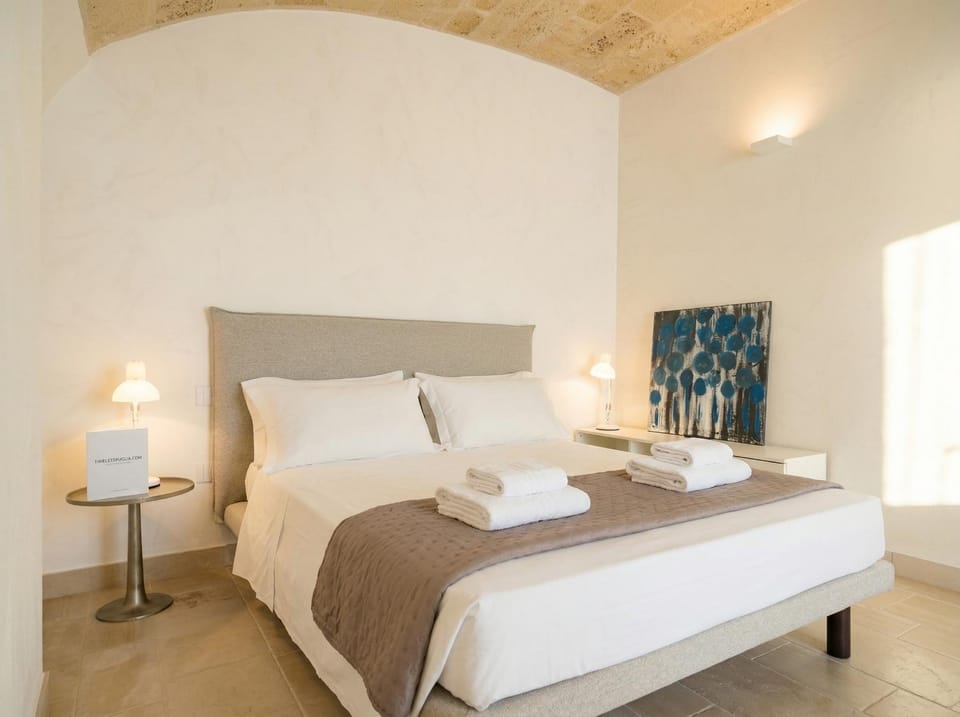 Palazzo della Torre 003 - Historical modern stay Apartment in Bari