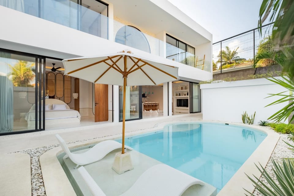 Property building, Patio, Day, View (from property/room), Balcony/Terrace, Pool view, Swimming pool, sunbed