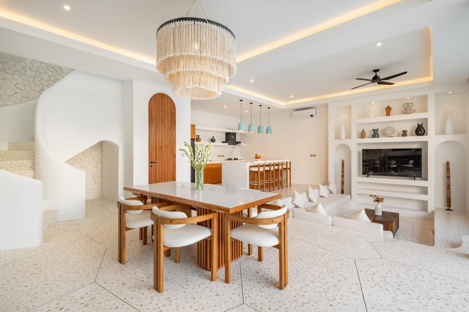TV and multimedia, Kitchen or kitchenette, Living room, Seating area, Dining area