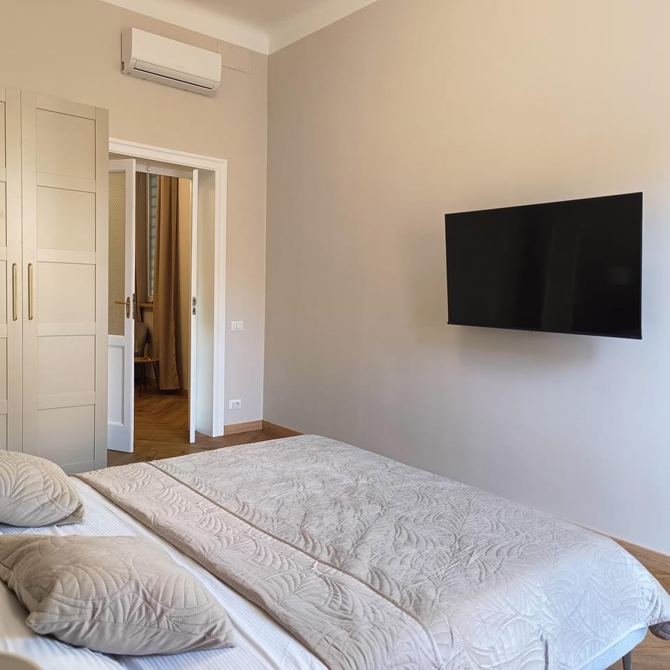 Bed, TV and multimedia, Bedroom, air conditioner