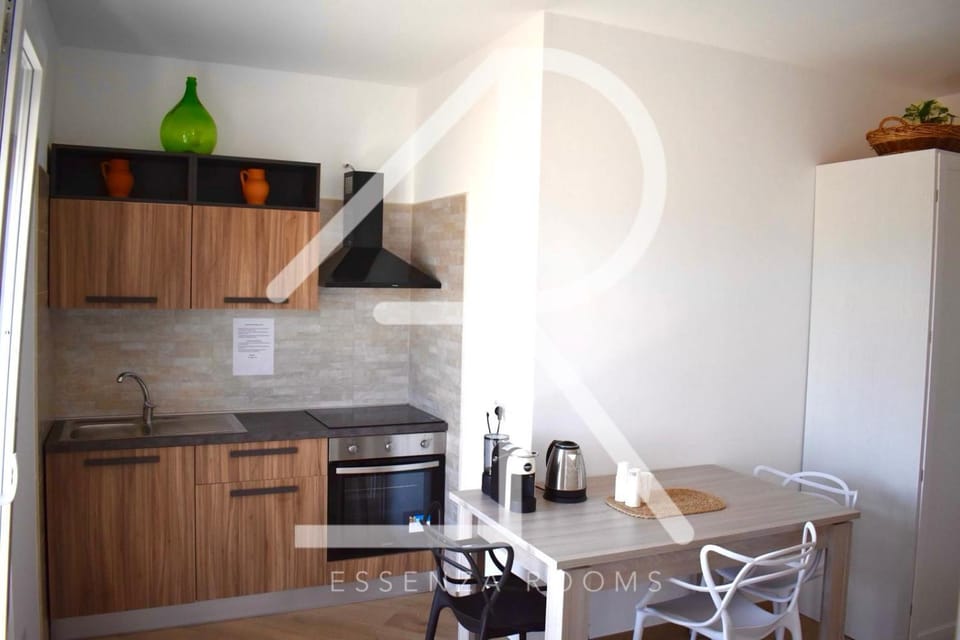 Kitchen or kitchenette, kitchen