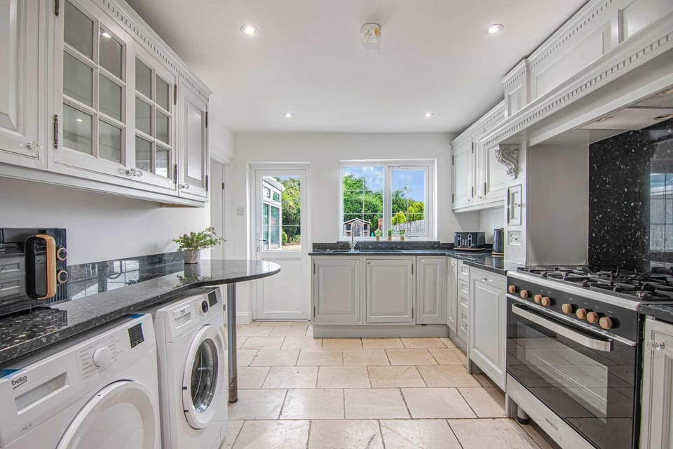 The Roost Group - Brands Hatch 6 Bedroom Home House in Tonbridge and Malling District