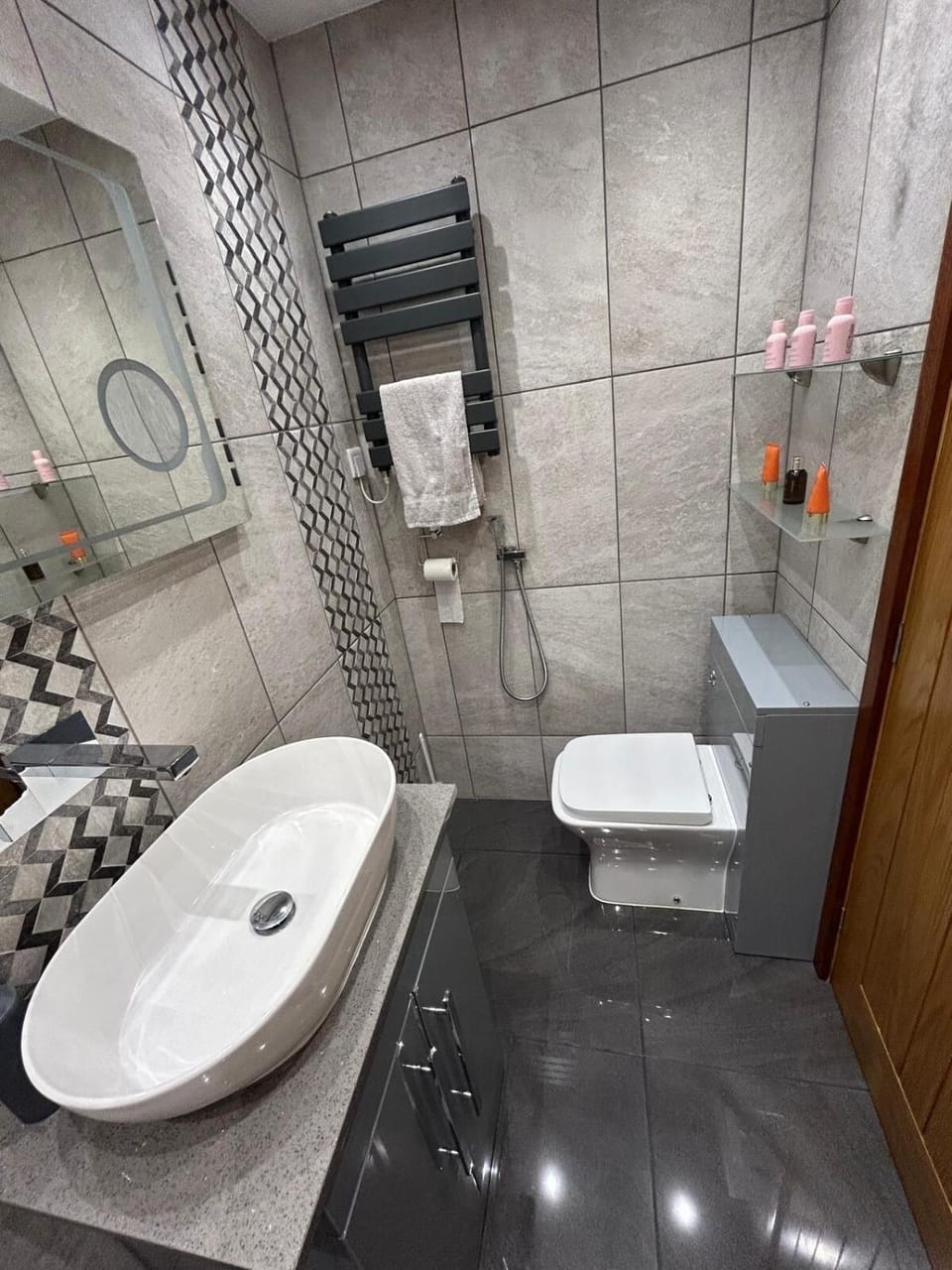 Toilet, Bathroom, bidet, towels