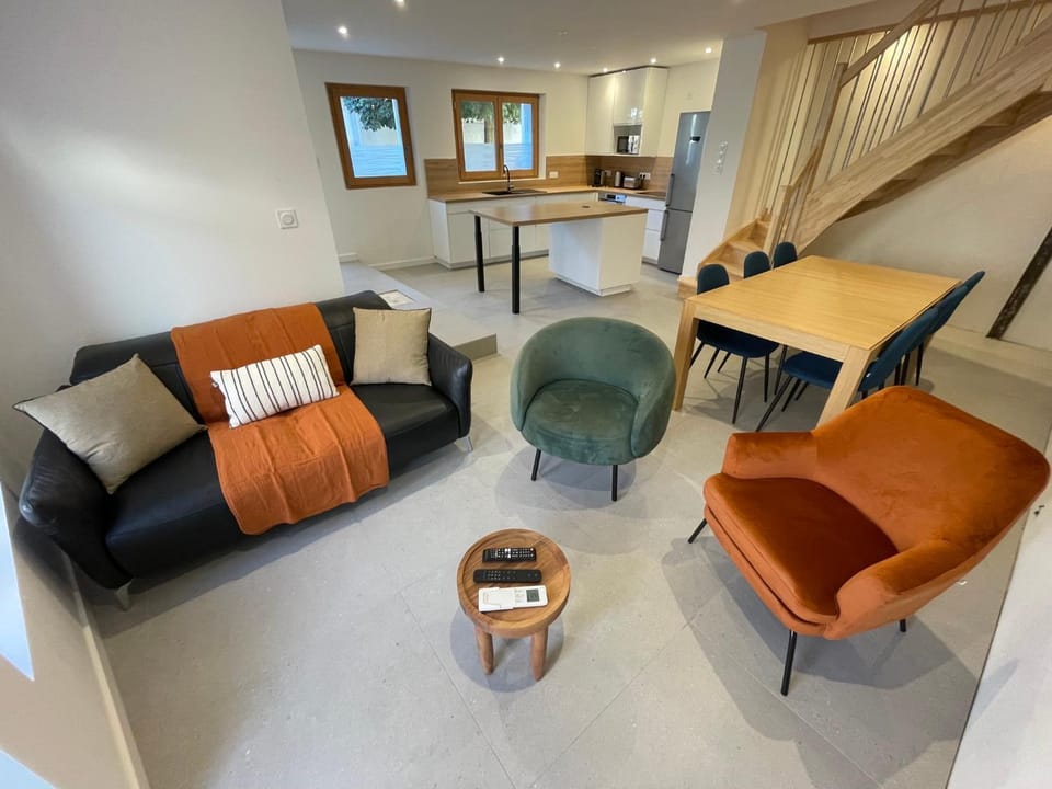 Living room, Seating area