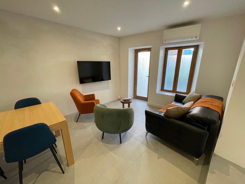 TV and multimedia, Living room, Seating area
