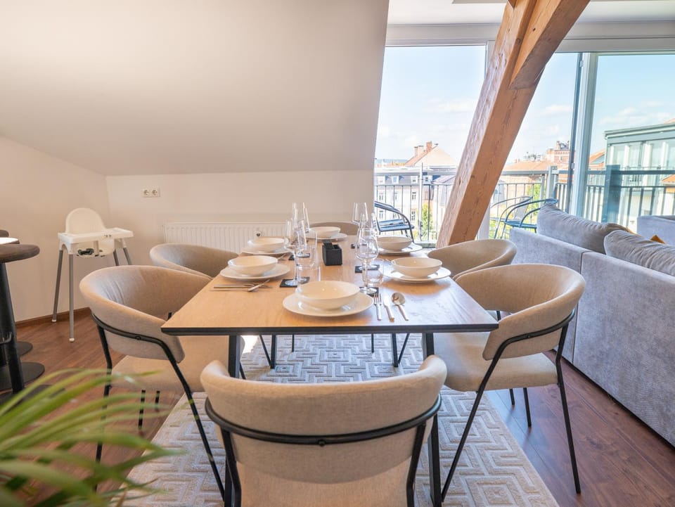 View (from property/room), Living room, Seating area, Dining area