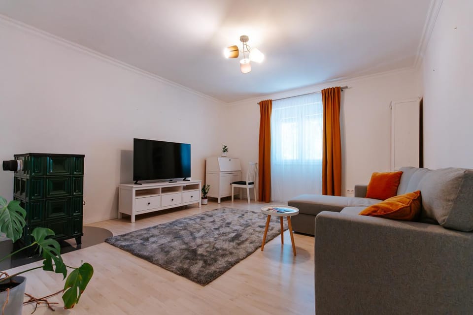 Communal lounge/ TV room, TV and multimedia, Living room