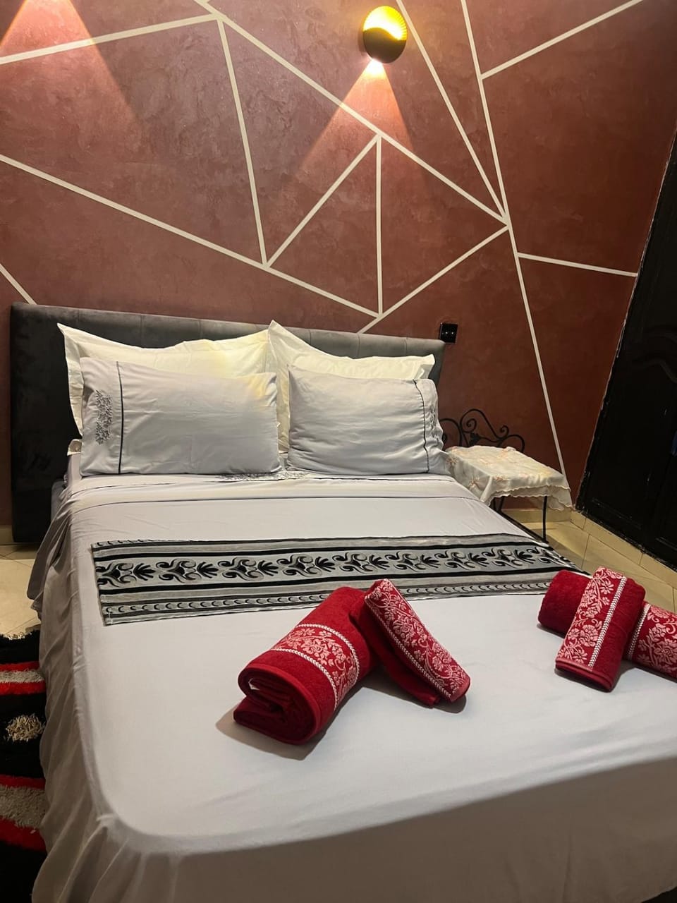 Bed, Photo of the whole room, Bedroom, towels
