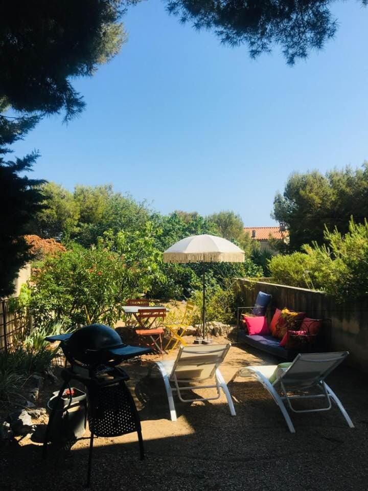 Bas de villa, 90 m2, terrasse, jardin Apartment in Cassis