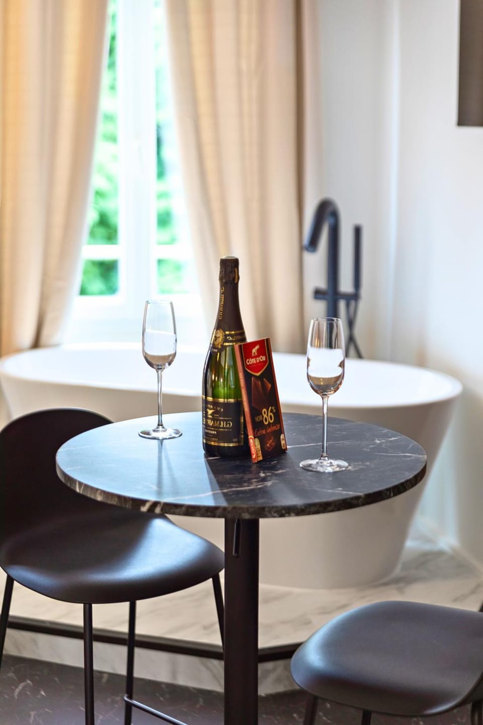 Food and drinks, Dining area, Bath