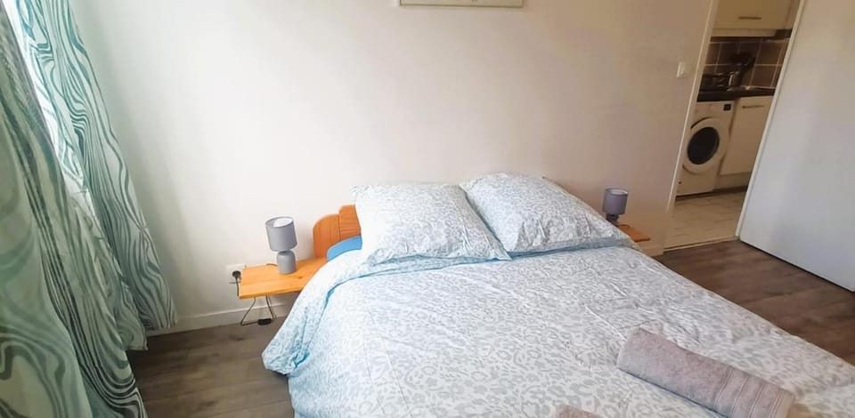 La Terrasse, T2 proche gare, Wifi, tv HD, grande terrasse Apartment in Tours