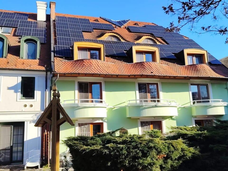 Queen Lisbeth Street Apartment hotel in Hungary