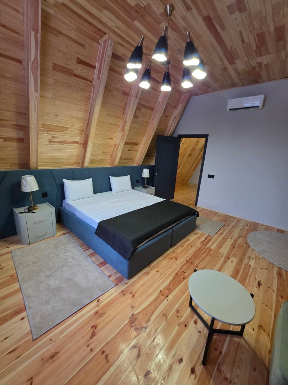 Bed, Bedroom, air conditioner