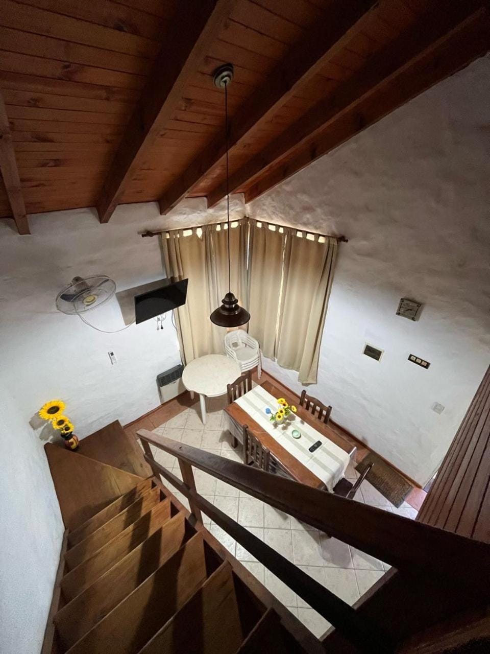 Bed, TV and multimedia, Kitchen or kitchenette, Living room, Seating area, Dining area