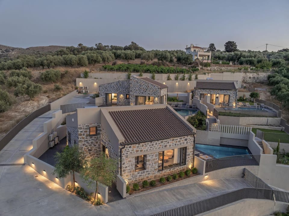 Property building, Day, Neighbourhood, Natural landscape, Bird's eye view, Mountain view, Street view