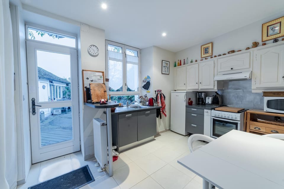 Kitchen or kitchenette, Kitchen or kitchenette, Dining area, dishwasher