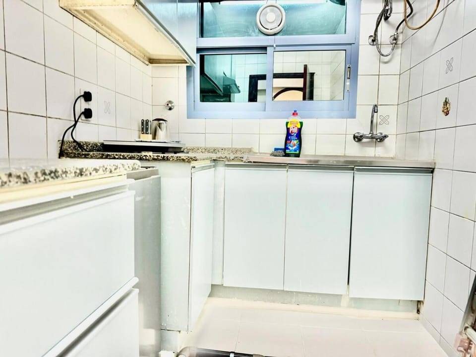 5 mins walk to Burjuman metro Apartment in Dubai