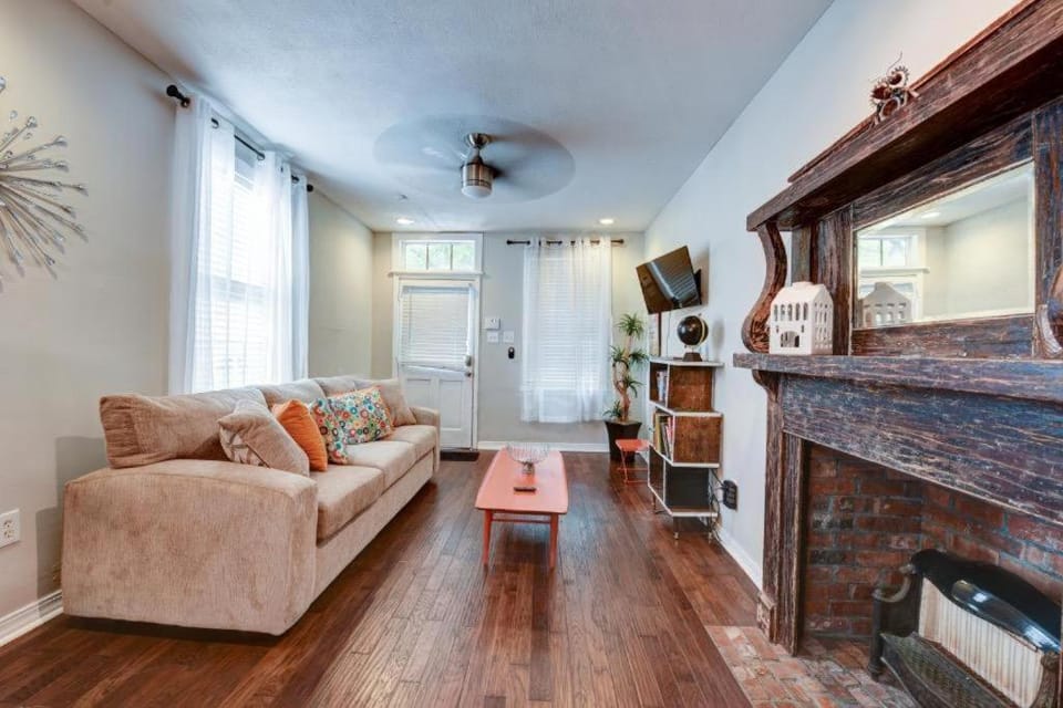 1 Huge Bedroom Steps into the French Quarter New Orleans Country House in Faubourg Marigny