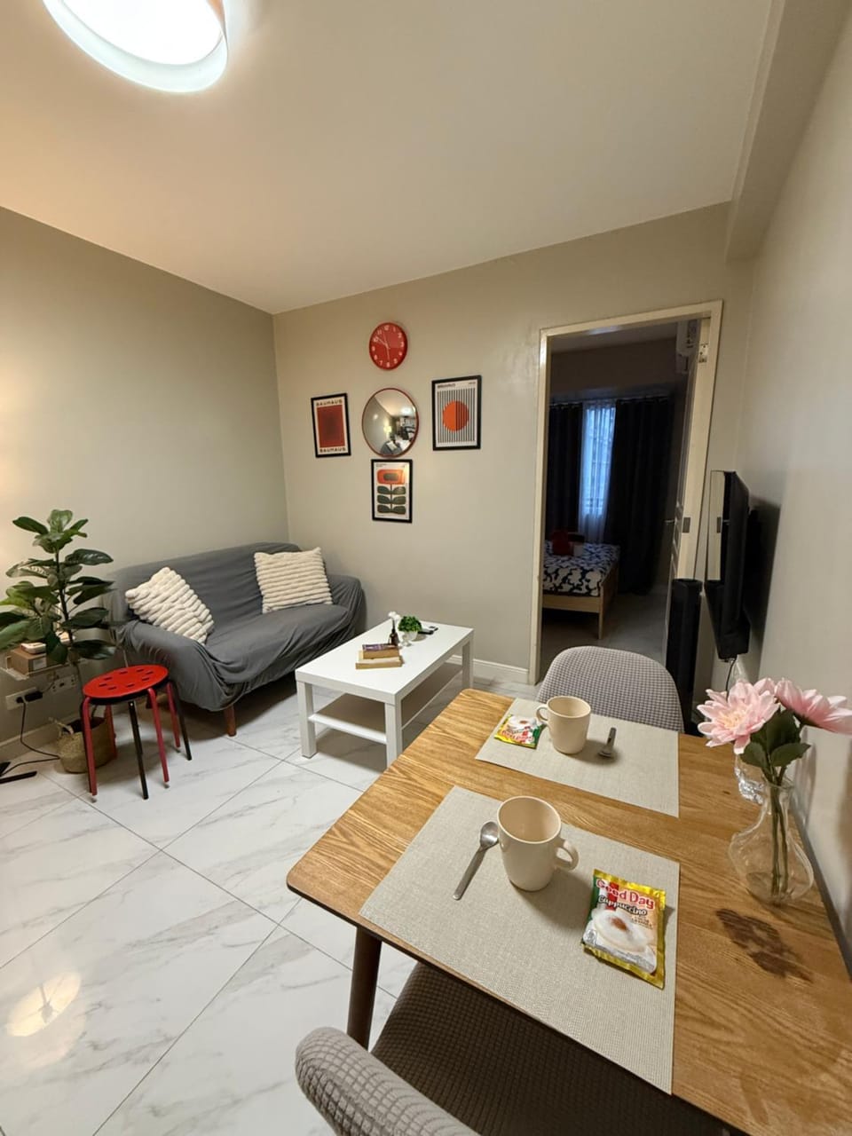 TV and multimedia, Living room, Seating area, Dining area