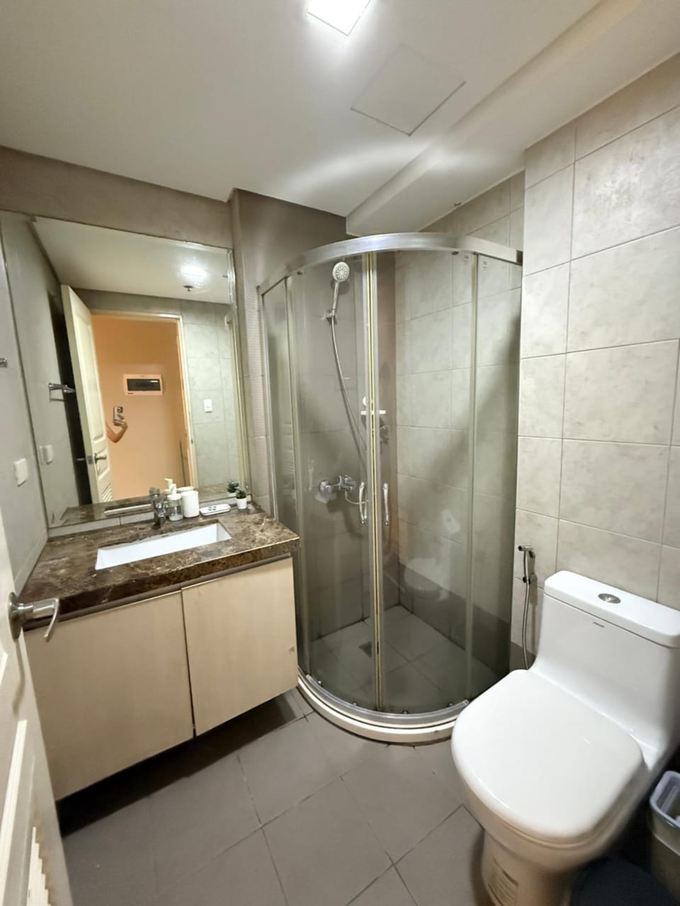 Shower, Toilet