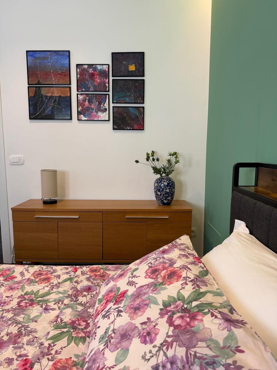 Bed, Photo of the whole room