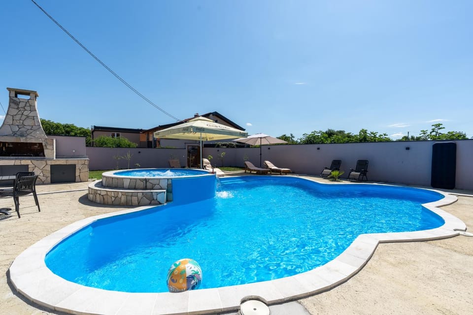 Hot Tub, Pool view, Swimming pool, sunbed