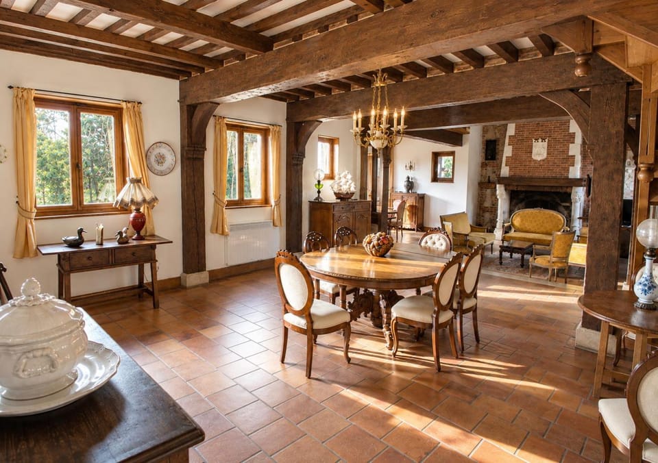 Living room, Seating area, Dining area