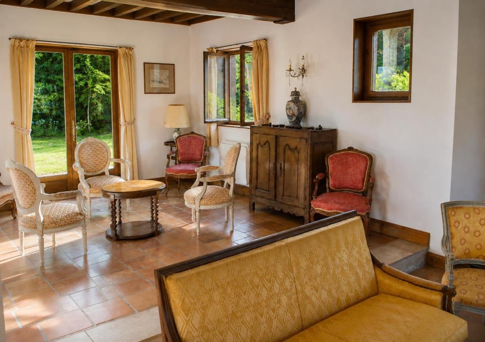 Living room, Seating area