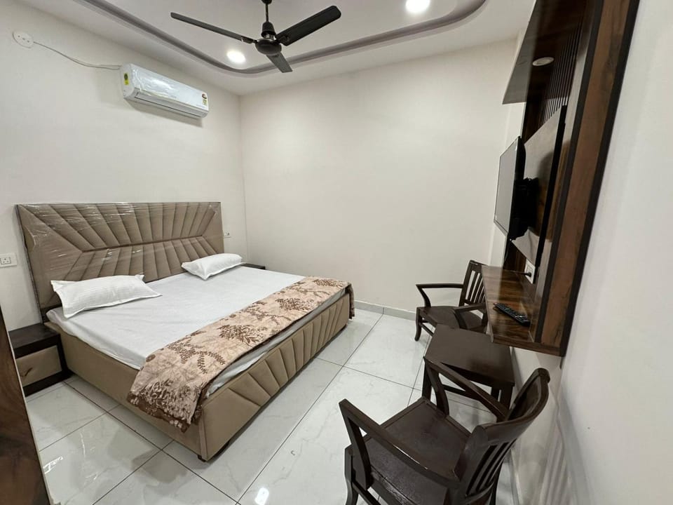 V2 Guest House Hotel in Punjab, India