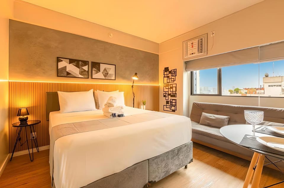 Bed, Dining area, Bedroom, air conditioner, air conditioner