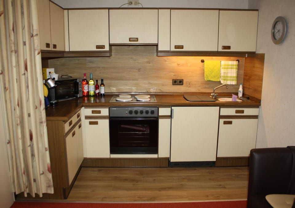 Kitchen or kitchenette, Breakfast