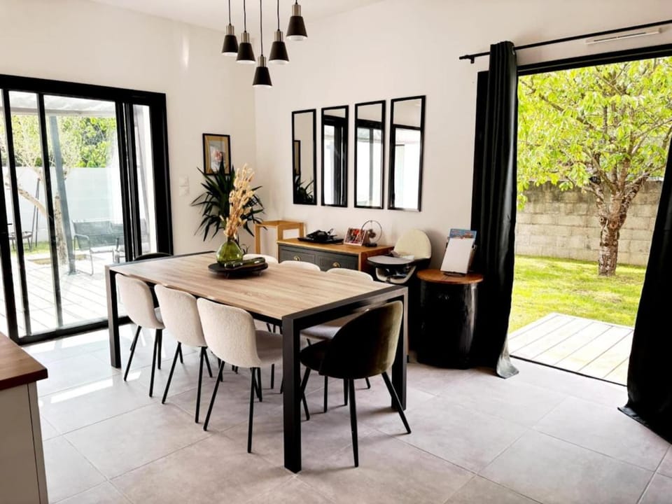 Zéphyr - Maison 3 Chambres avec jacuzzi - Proche aéroport et Nantes Villa in Rezé