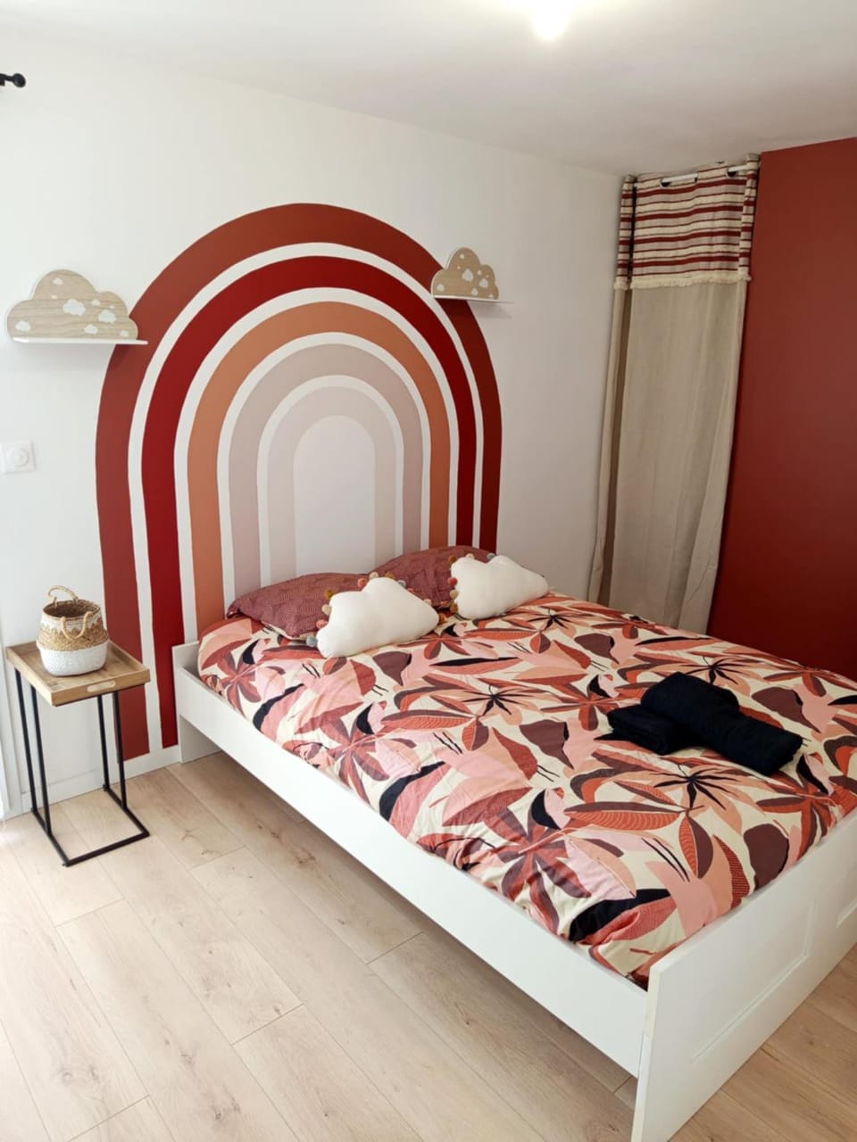 Bed, Bedroom, towels