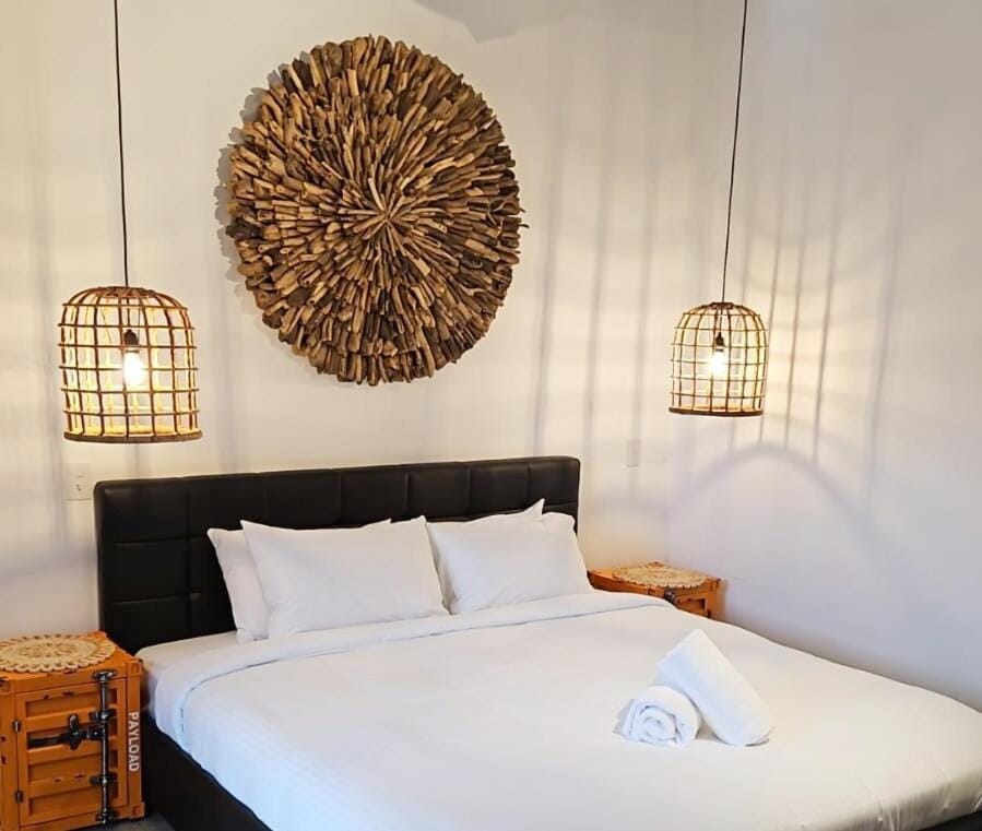 Bed, Photo of the whole room, Bedroom, towels