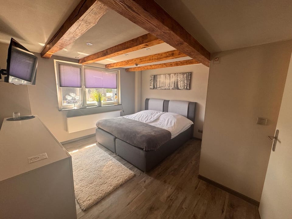 gemütliches Zimmer mit eigenem Bad und separatem Eingangstor Vacation rental in Saxony-Anhalt, Germany