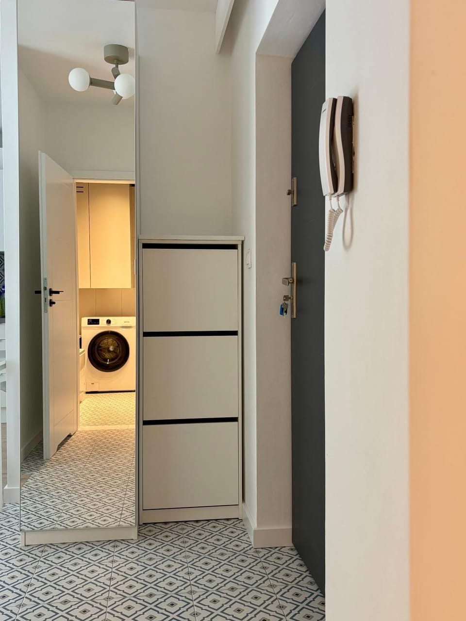 wardrobe, washing machine