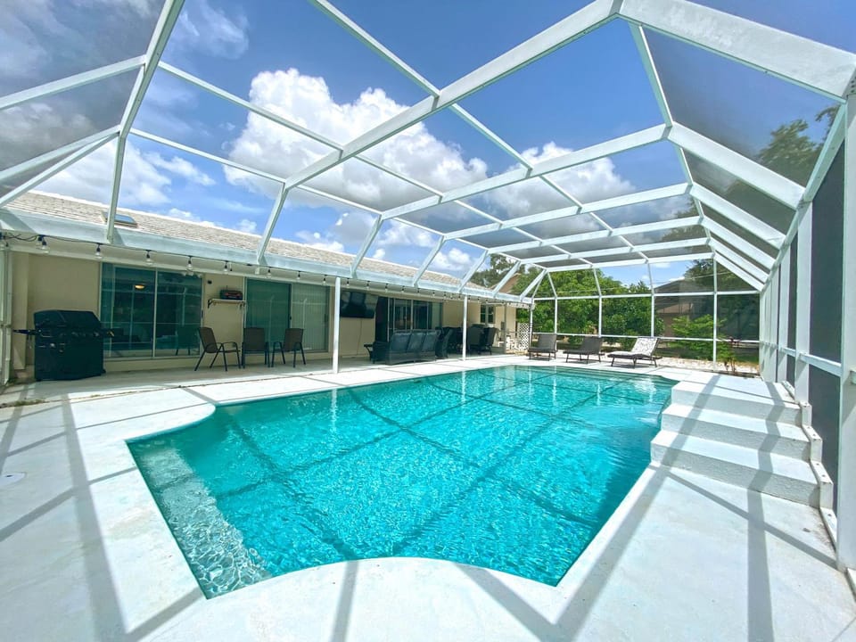 Siesta Key Paradise, Vacation Pool Home, Near Beach, Restaurants and More House in Siesta Beach