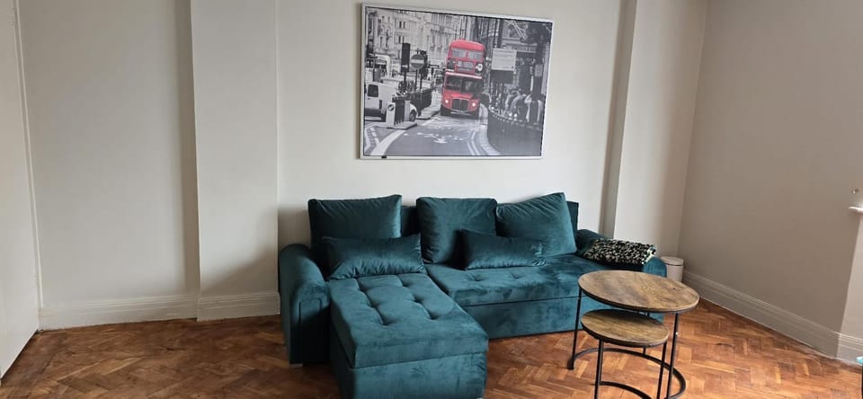 1-Bed Near Hyde Park Apartment in City of Westminster