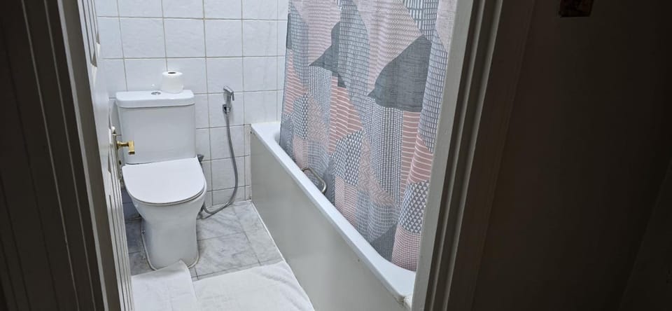 1-Bed Near Hyde Park Apartment in City of Westminster