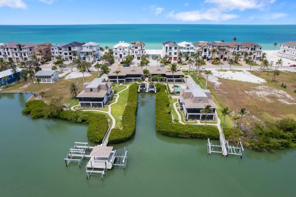 Beach Cottage w Heated Pool and More! Villa in Bonita Springs