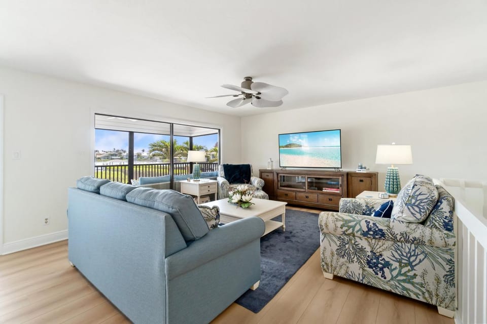 Beach Cottage w Heated Pool and More! Villa in Bonita Springs