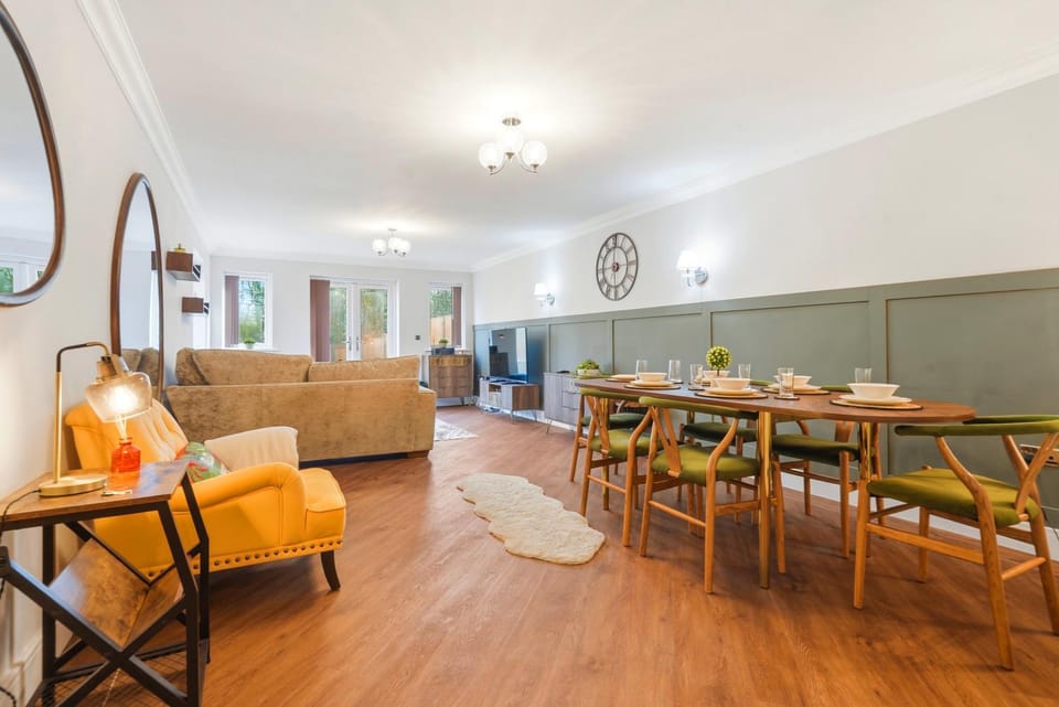 Living room, Dining area