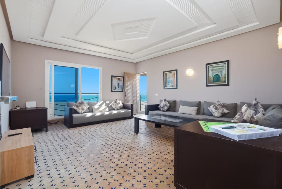 Balcony/Terrace, Living room, Decorative detail, Seating area, Sea view