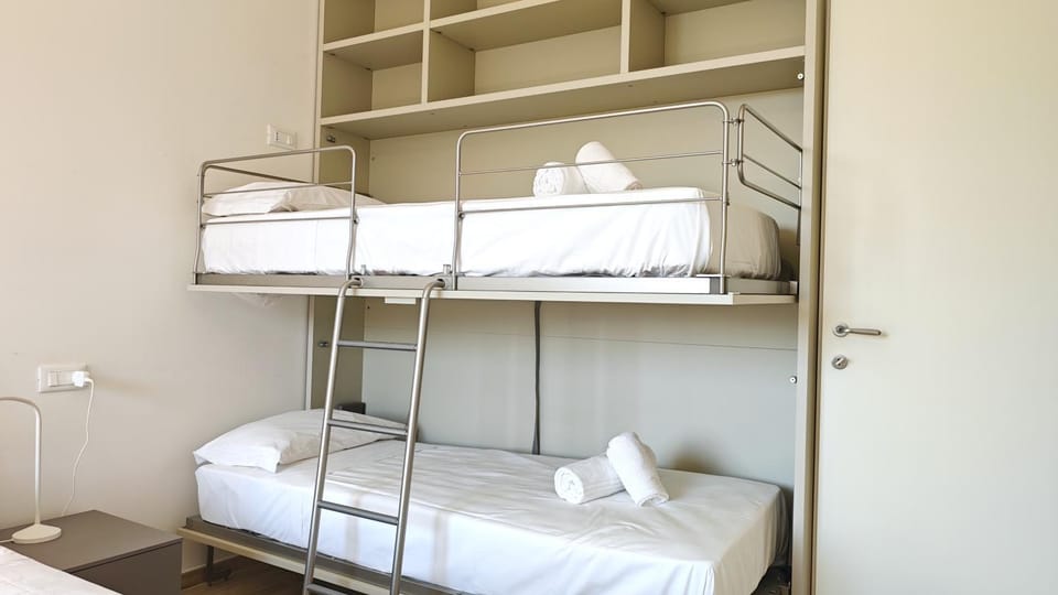 Bed, Photo of the whole room, Bedroom, bunk bed