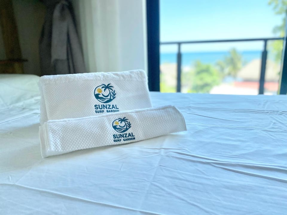 Bed, towels