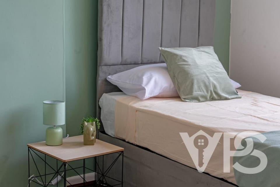 Family&GroupRetreat GamesRoom Villa in Leicester