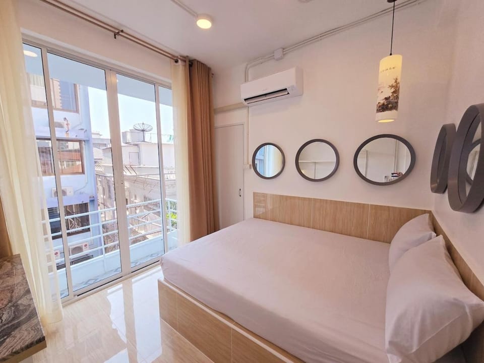 Crane nest 8 townhouses view middle with balcony Apartment in Bangkok