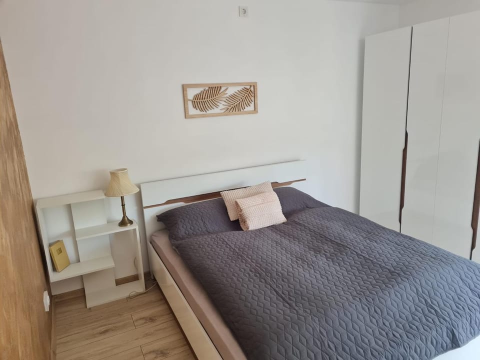 Bed, Photo of the whole room, Bedroom, wardrobe