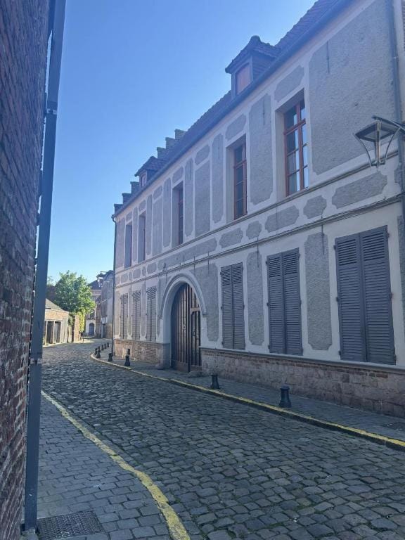 Property building, Street view
