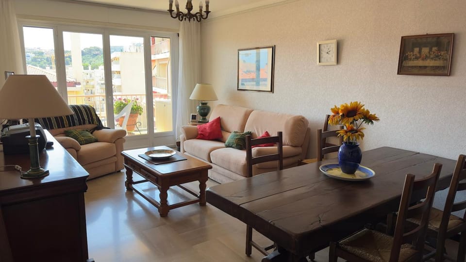 Balcony/Terrace, Living room, Seating area, Dining area